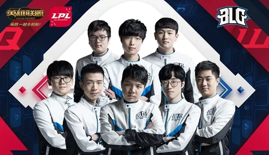 中扮演着举 中扮演着举